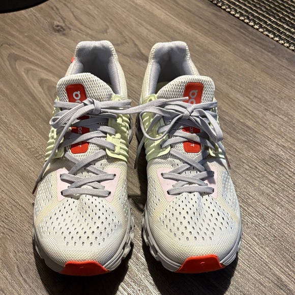 EUC Women’s Cloudswift Running Shoes - Size 6.5 - Picture 2 of 7